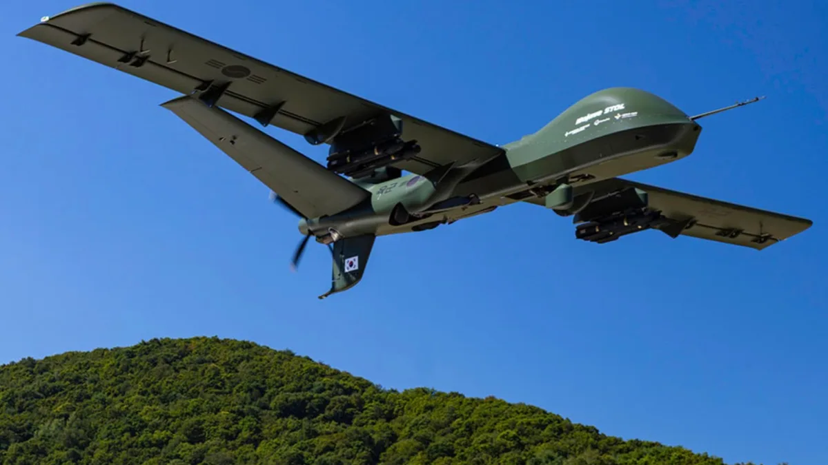Registro fotográfico documental de Drones de média altitude e longa autonomia estreiam em campos de batalha simulados: entenda como a guerra aérea está mudando - Foto: Reprodução / aeroin.net