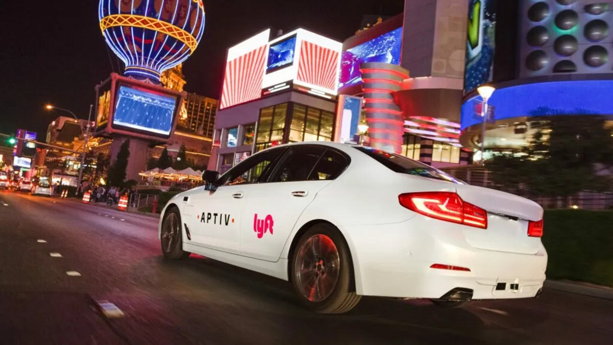 Registro fotográfico documental de Lyft e Uber prometem frota 100% elétrica até 2030: entenda os desafios da mudança e por que isso importa para o futuro das cidades - Foto: Reprodução / Startupi