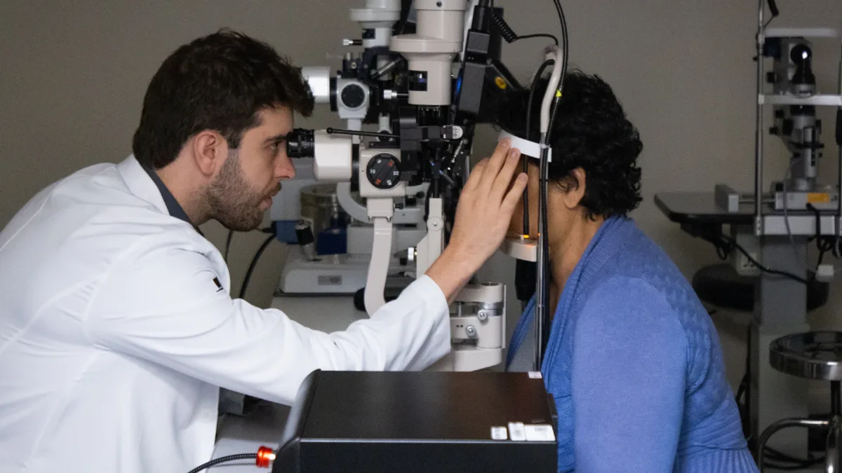 Registro fotográfico documental de SUS incorpora cirurgia combinada para glaucoma e catarata: entenda como o procedimento duplo funciona e quem pode realizar - Foto: Reprodução / gov.br